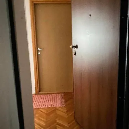 Atraktivan Stan U Blizini Centra