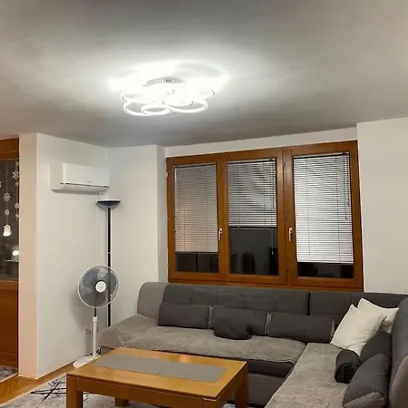 Apartment Atraktivan Stan U Blizini Centra